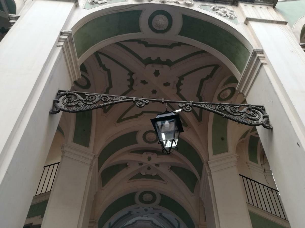 "Dint E Viche E Napule" Guest House Napels Buitenkant foto